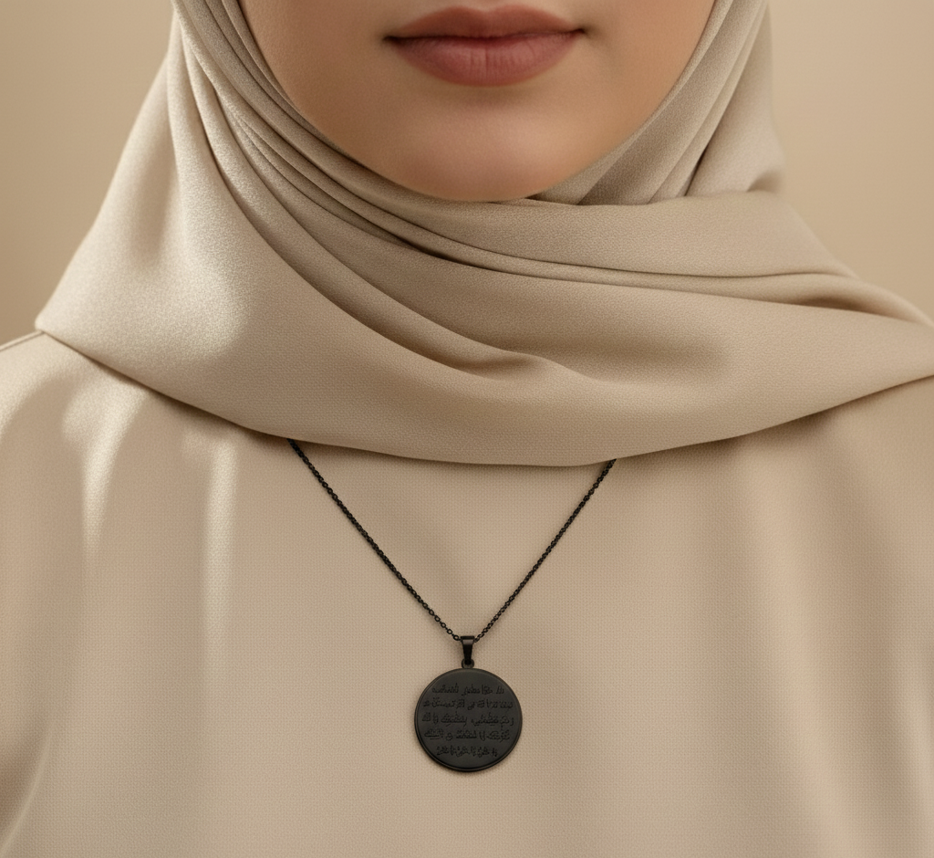 Nad e Ali  Round Necklace